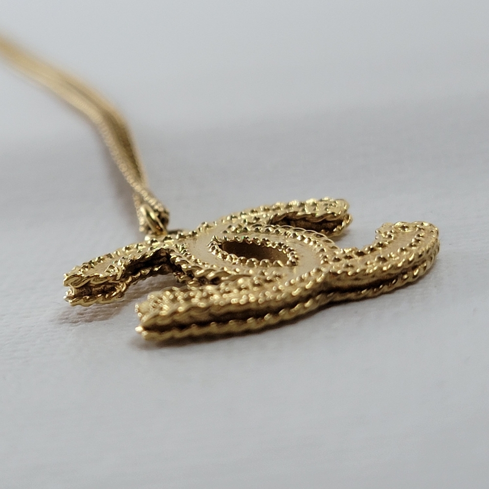 CHANEL CC Logo Gold Tone Pendant Necklace - Picture 8 of 9